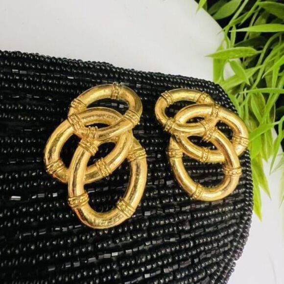 Vintage Intertwined Ring Circle Brushed Satin Gold Mod Pierced Earrings 1104 - Picture 1 of 5